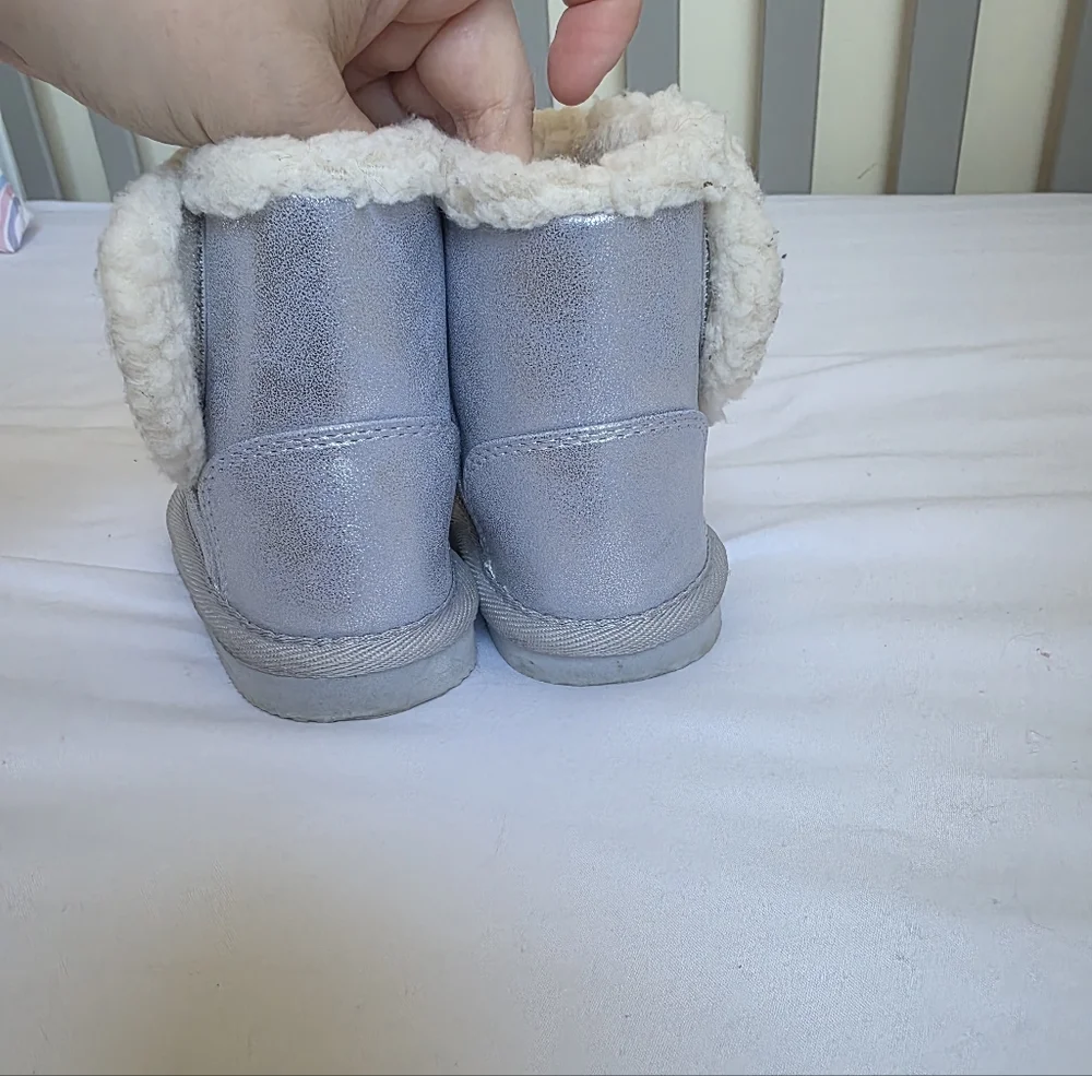 Baby Gap Metallic Icy Blue Silver Fur Lined Toddler Girl Boots Size 7